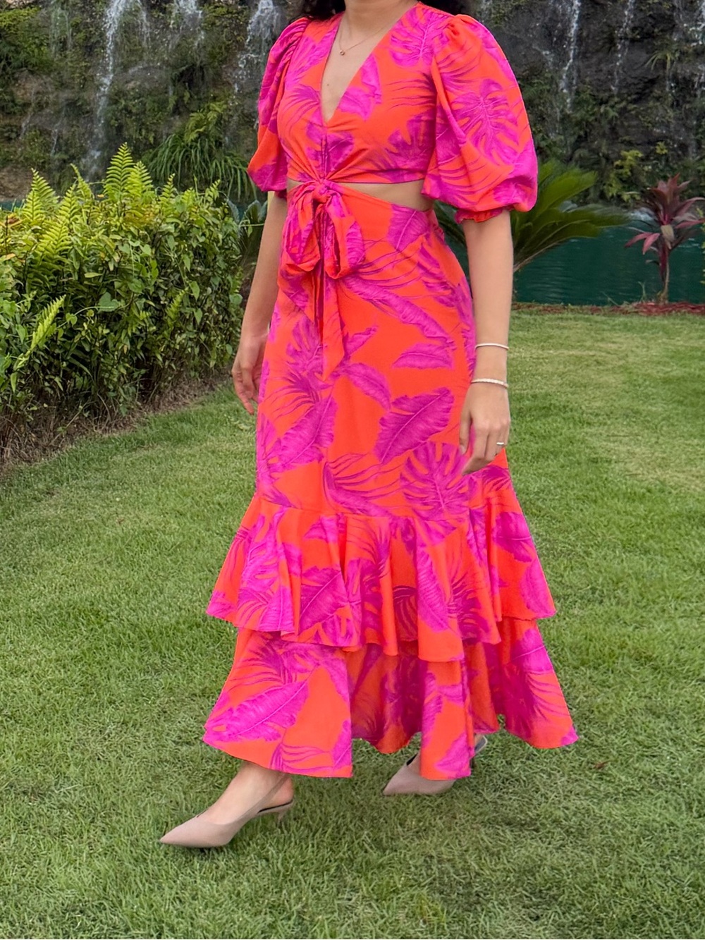 Tropical Print Maxi Dress. Size: M